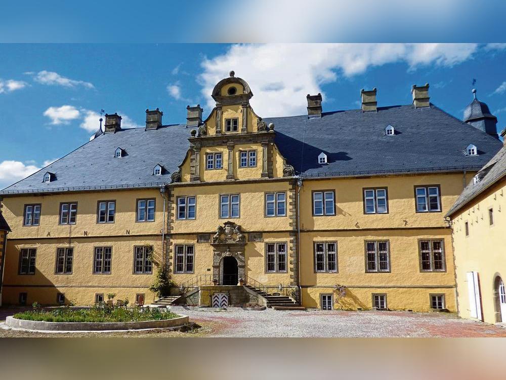 Prachtvolles Hauptgebäude: ein majestätischer Blick auf das Schloss Eringerfeld. Fotos: Tissen